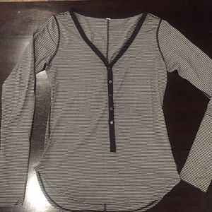 Lululemon Awesoma Henley size 8